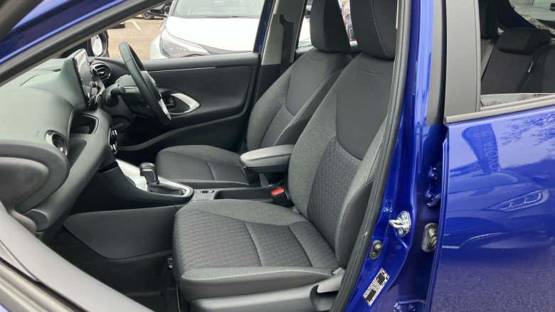 Toyota Yaris 1.5 Hybrid Design 5dr CVT Hybrid Hatchback